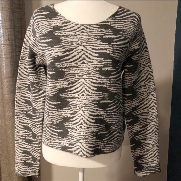 TOWNSEN gray and white cropped sweater - Picture 2 of 11